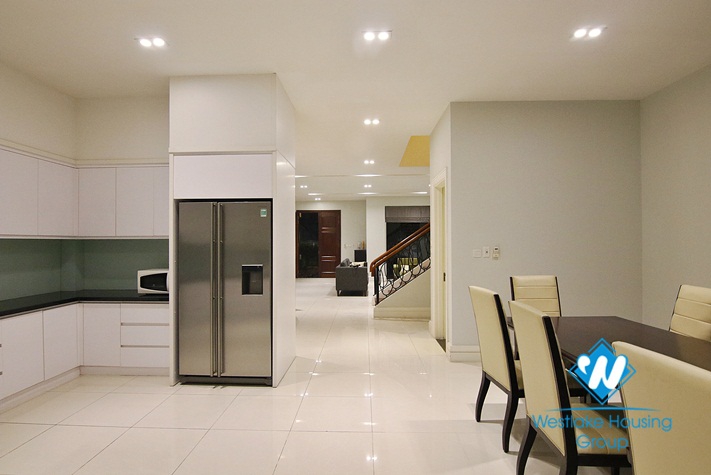  Beautiful corner villa with Garden for rent in Vinhomer Riverside - Long Bien